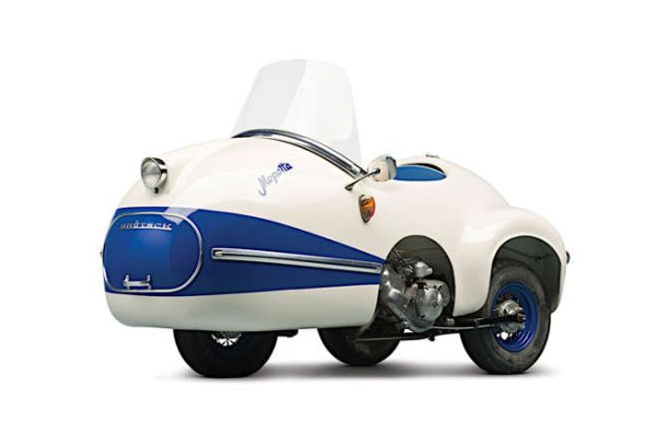 Малко са компаниите в Германия и по света  които произвеждат такова разнообразие от любопитни автомобили като базираната в Щутгарт - Br&uuml;tsch. Всичките му модели се отличават с ограничения  капацитет на двигателя, малки размери и производствените серии.
Някакво все пак количество (твърди се, че са били 14) идва с Mopetta, изобразени на снимката. Двигателят ILO &ndash; официално с 48 кубика, но може би всъщност малко по-малко , е почти сигурно най-малкият досега, монтиран на автомобил.
Липсата на мощност, ексцентричният дизайн и въпросите за безопасността не помагат на Br&uuml;tsch, който напуска автомобилния бизнес през 1958 година. 